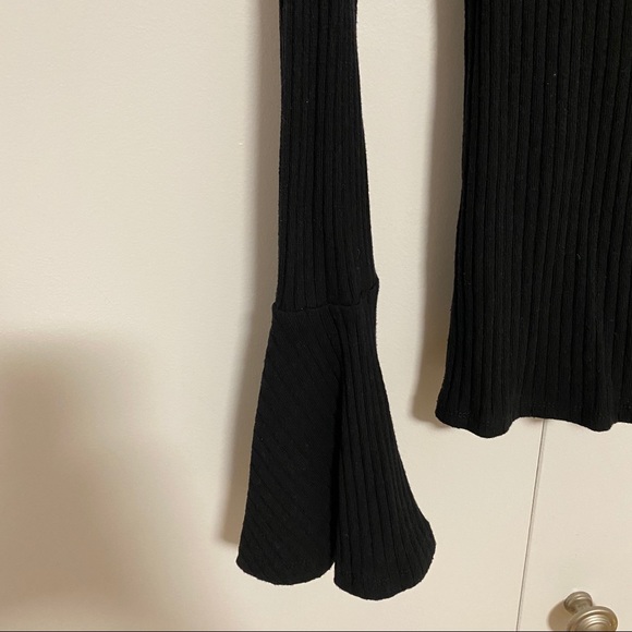 Design Lab Lord and Taylor Black Bell Sleeve Top S - Picture 2 of 5